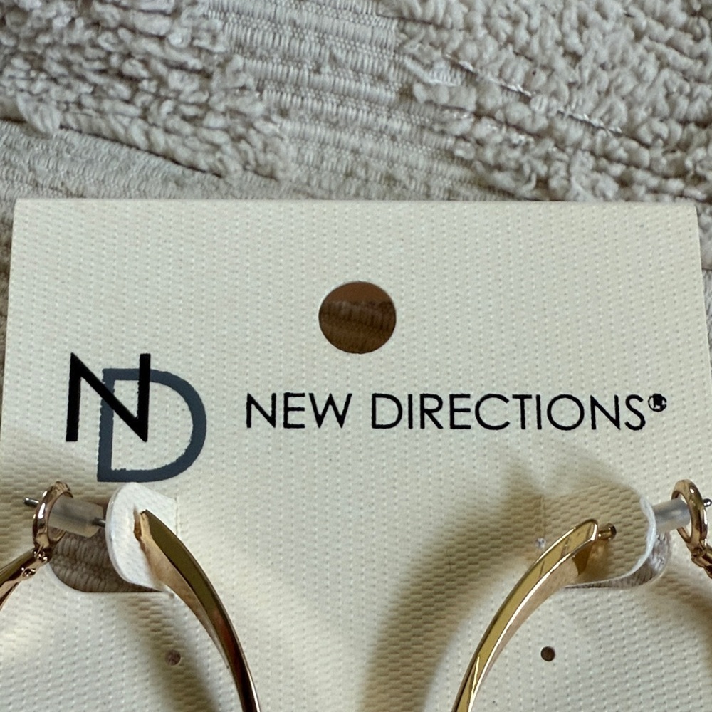 NWT New Directions Shiny Gold Oval Hoop Earrings brand new! - Picture 3 of 4